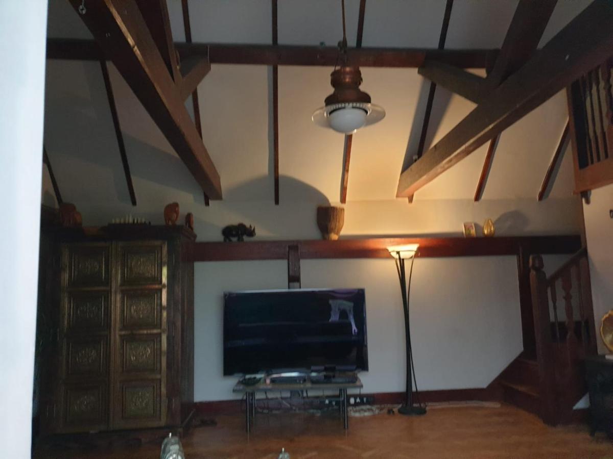 South Lodge House Dormansland Экстерьер фото